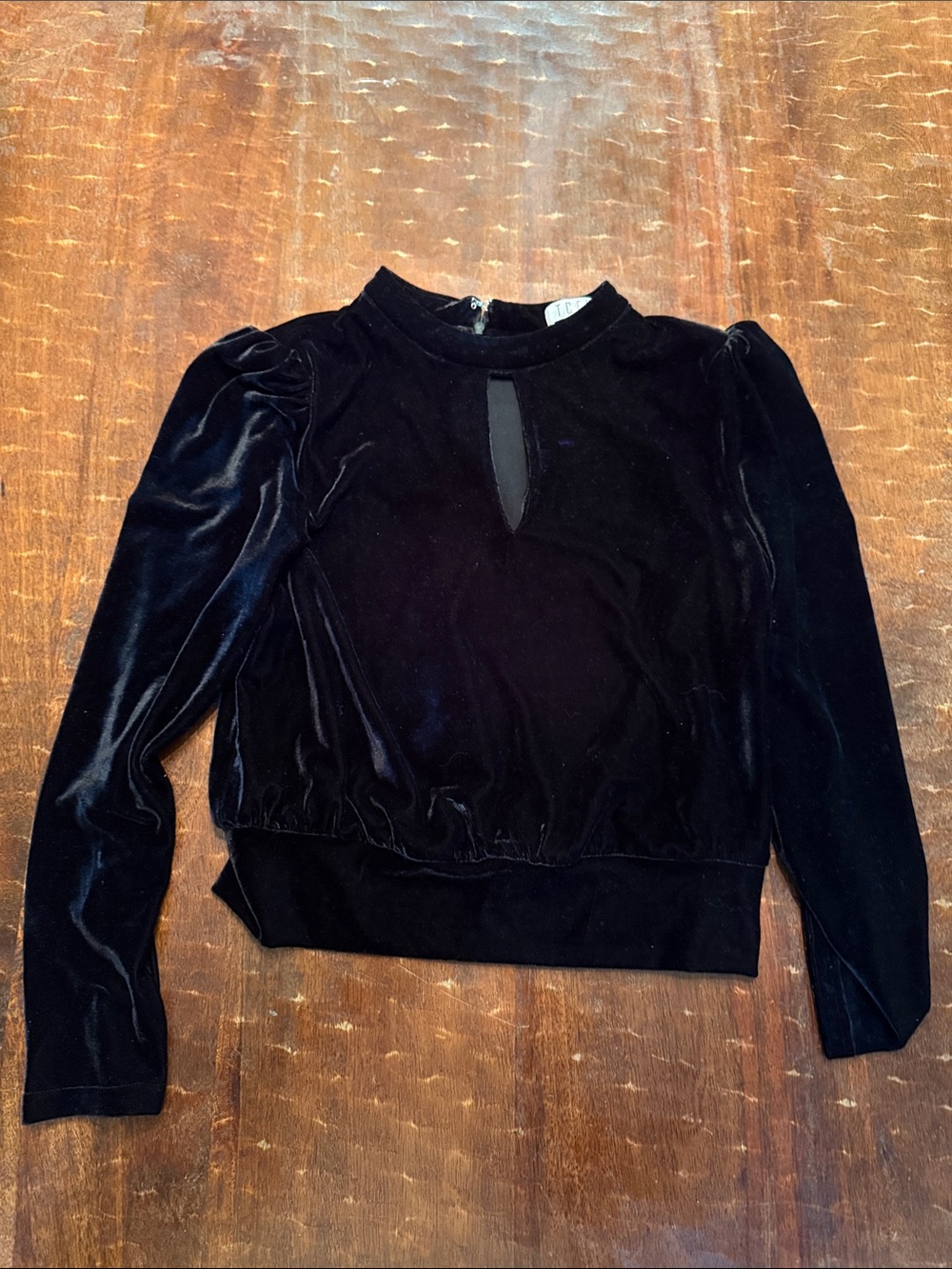 TCEC Black Velvet Keyhole Puff-Sleeve Sweatshirt
